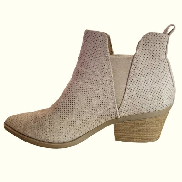 Universal threads bootie shoes size 8  3” stacked heels fabric uppers - Picture 9 of 9